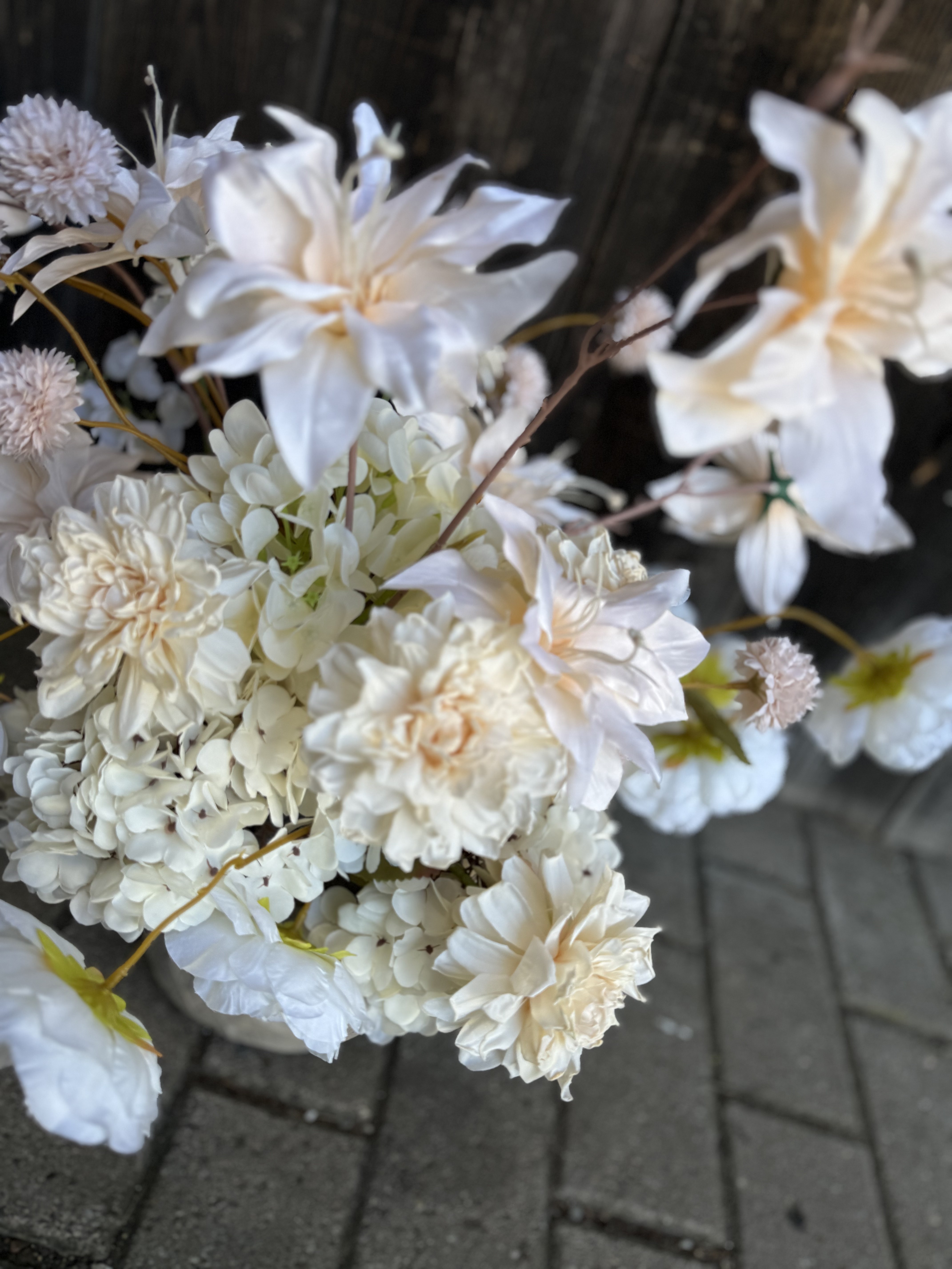 Gesteck "Seidenblume" im Topf
