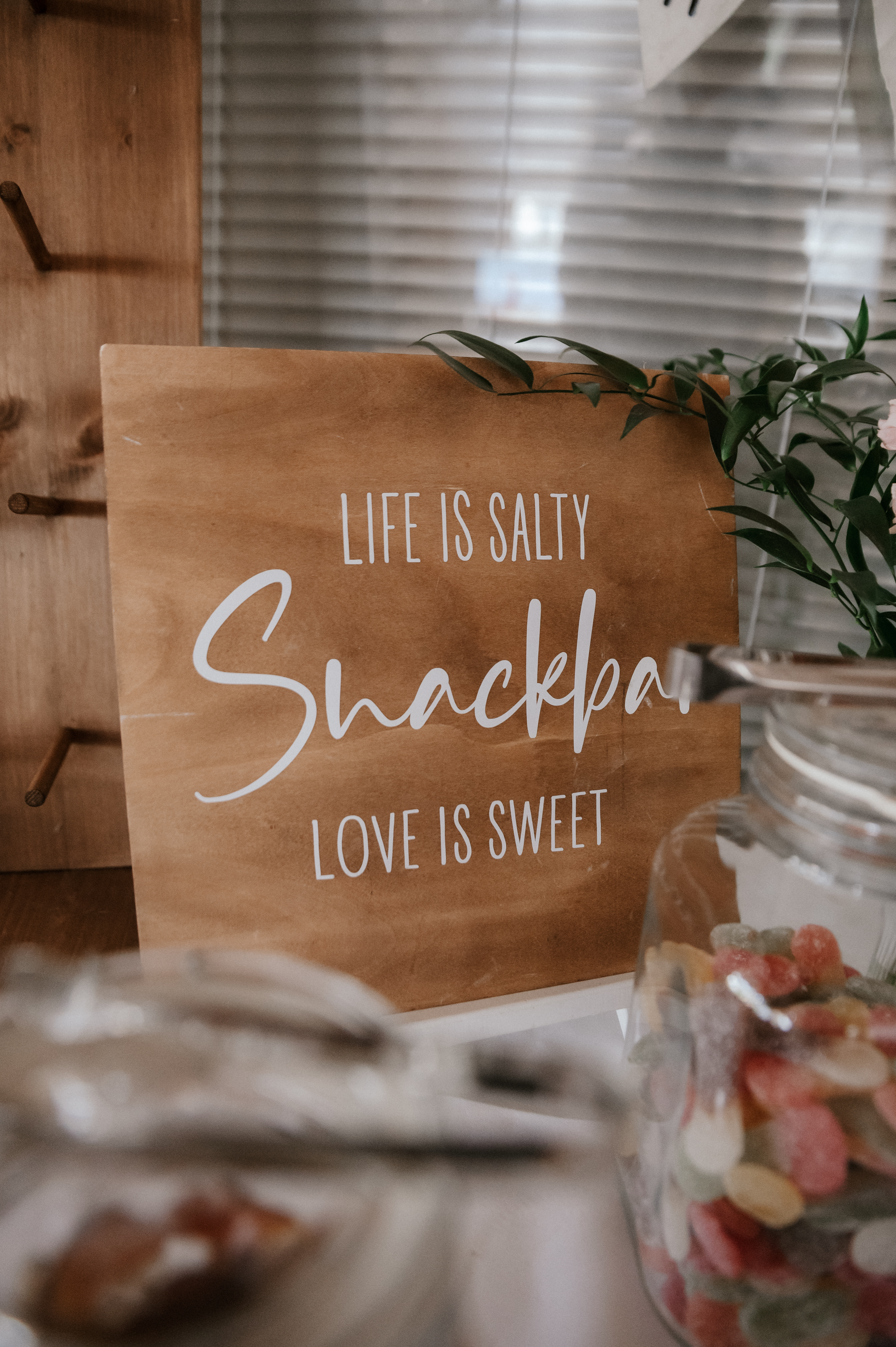 Schild „Snackbar"