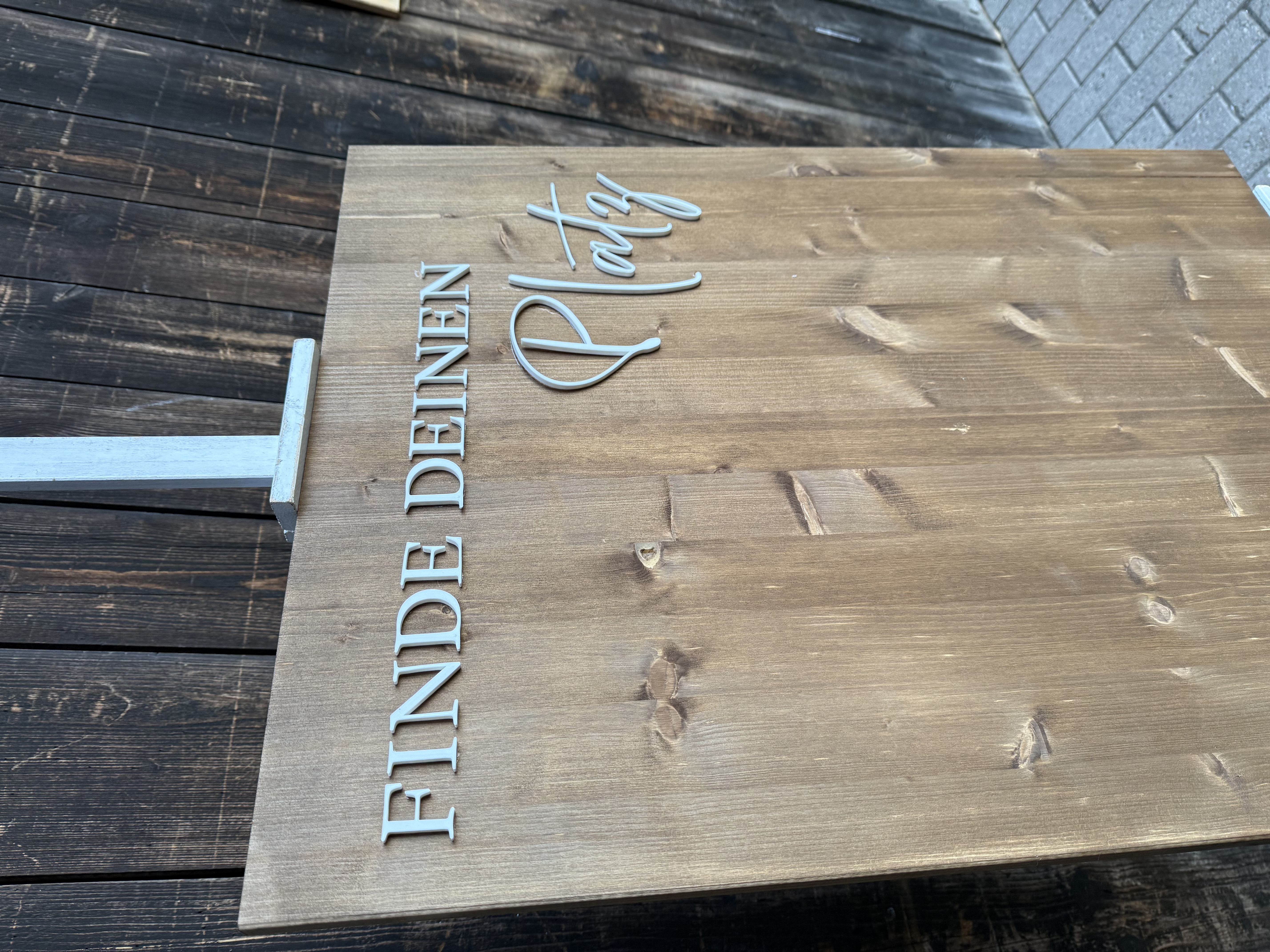 Sitzplan "Holz" inkl. weißer Staffelei