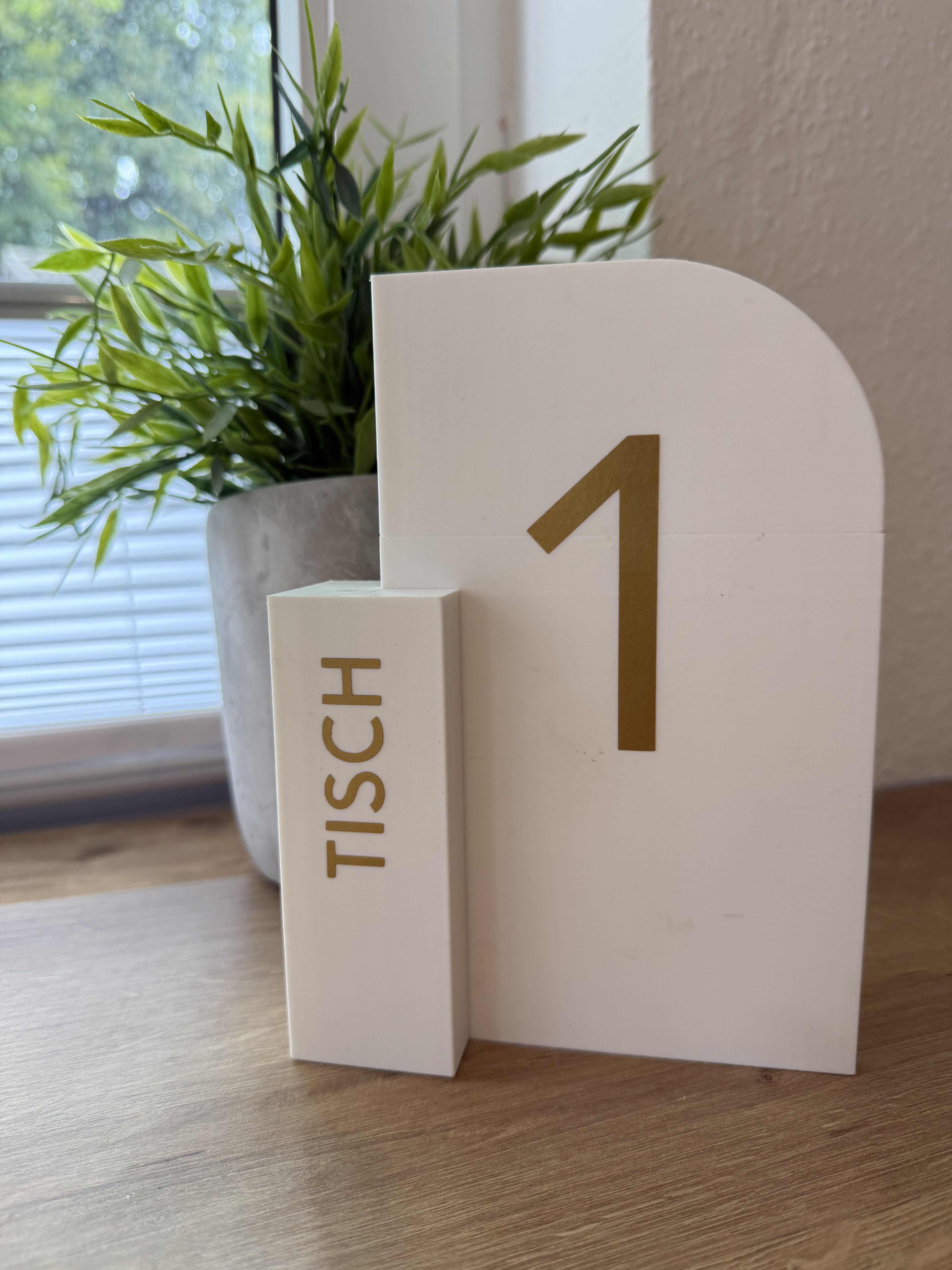 Tischnummer "WHITE"